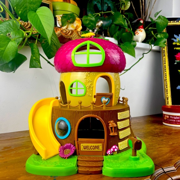 Lil Woodzeez Toys Lil Woodzeez Acorn Treehouse Lights Up Play Set